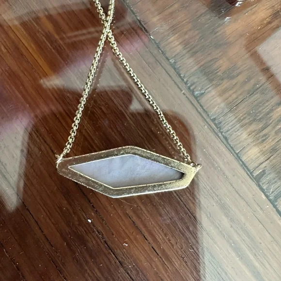 Kendra Scott - Elegant Pink Jewelry Set with Gold Accents - Picture 5 of 5